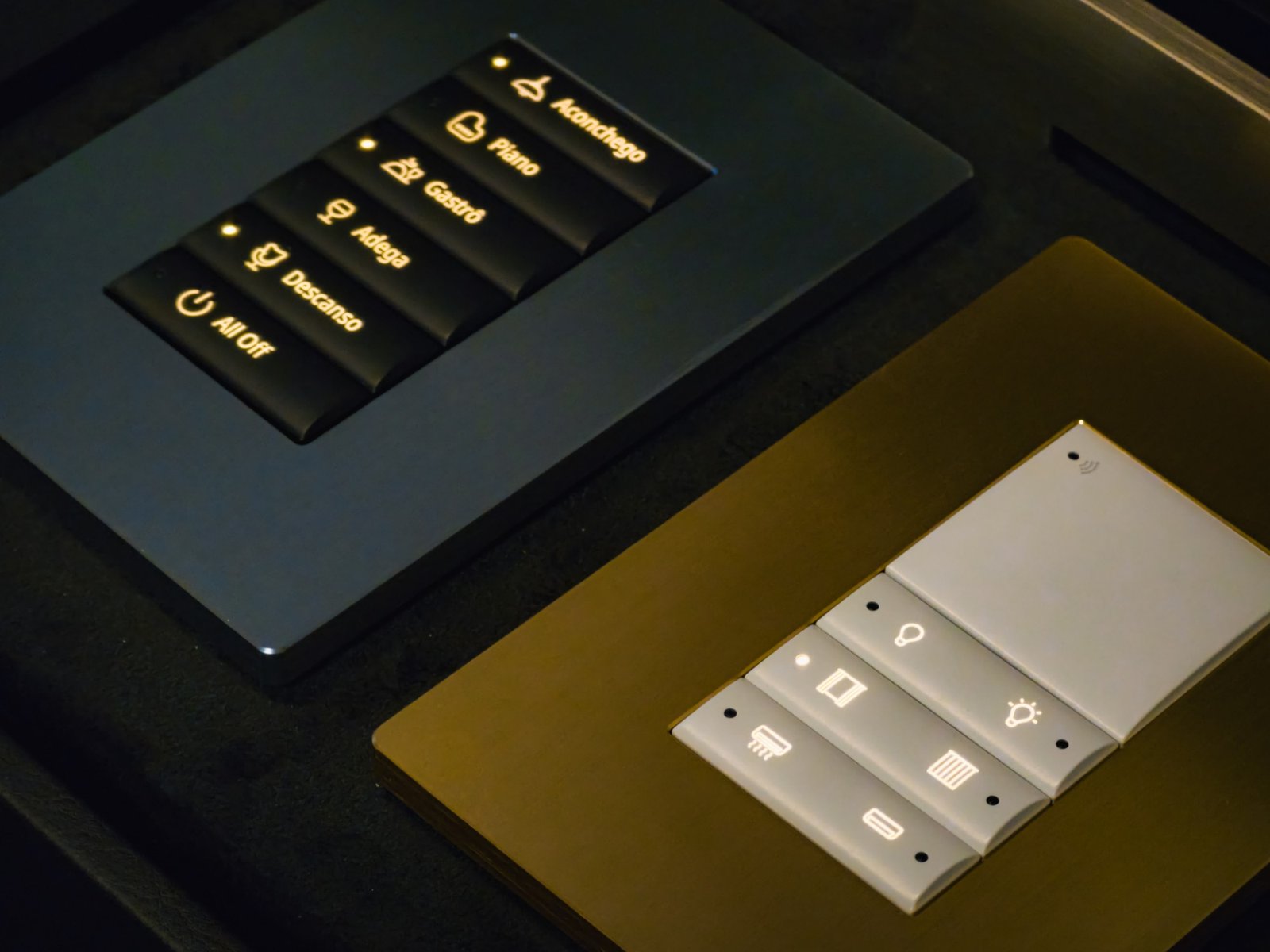 Keypads de controle personalizados com cenas de iluminação e comandos de ambientes, interface Scenario Automation